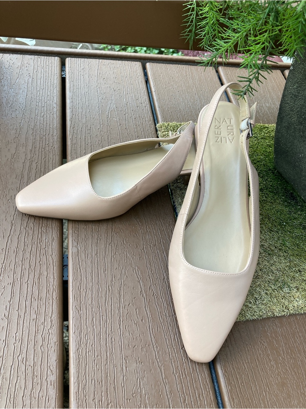 Naturalizer Size 11W Ginger pump inspired beige slingback flared heel shoes